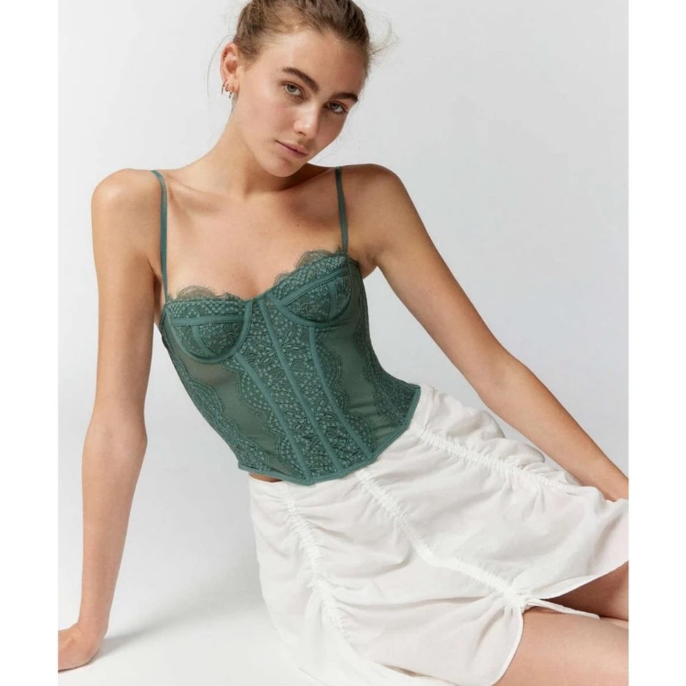 Urban Outfitters Green Lace Bra with Sweetheart Neckline